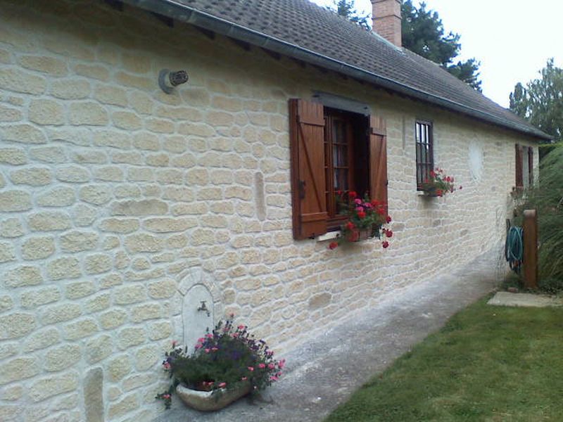 Joint à la chaux, façade en pierre à La Ferté-Saint-Cyr