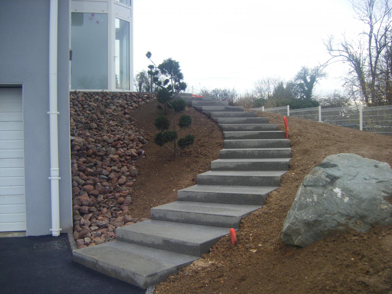 Création d'escalier en béton à Rhodon